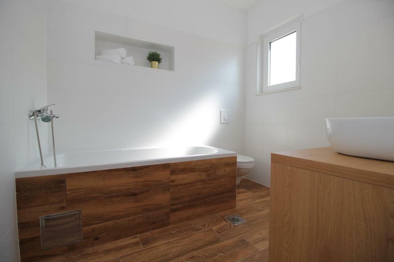 Villa Remusic Pool, Whirlpool, Sauna,4 Bedrooms, Amazing Landscape Smolonje Exteriör bild